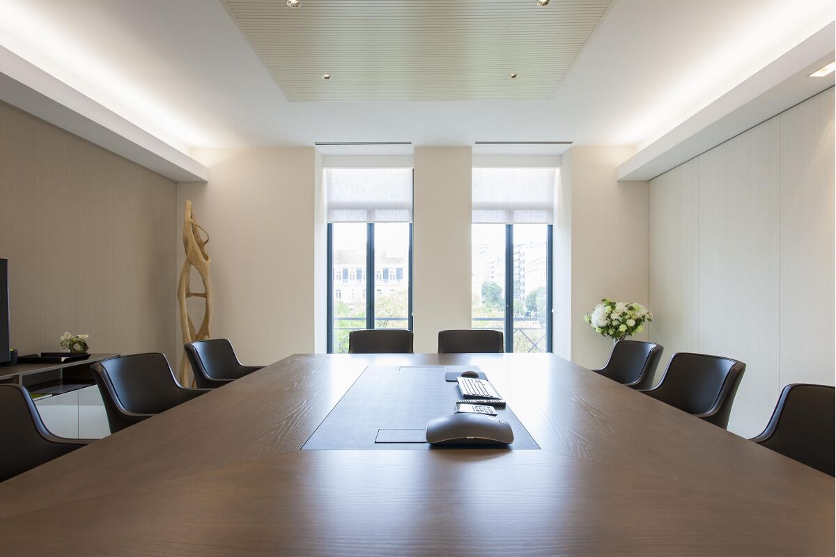 Galow sala reuniones banca privada Lisboa interiorismo lujo